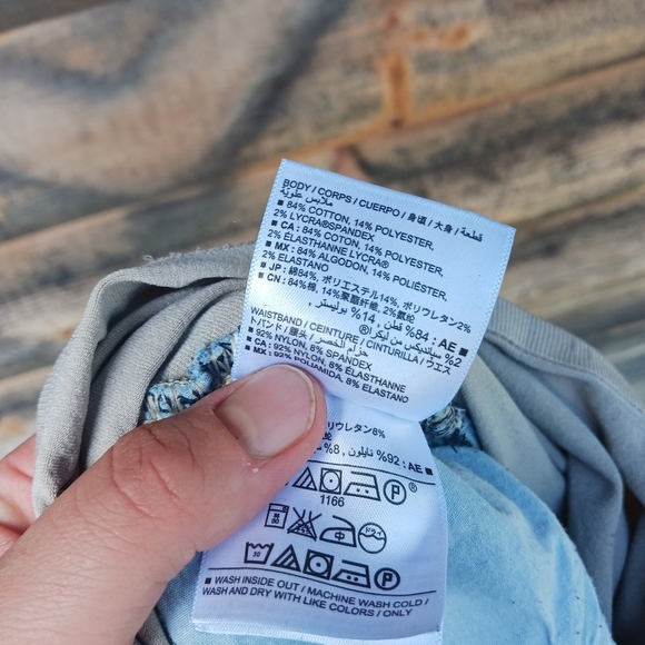 Old Navy Women's Maternity Stretch Jeans 2 Long Bootcut Full Panel Light Wash - Picture 6 of 6